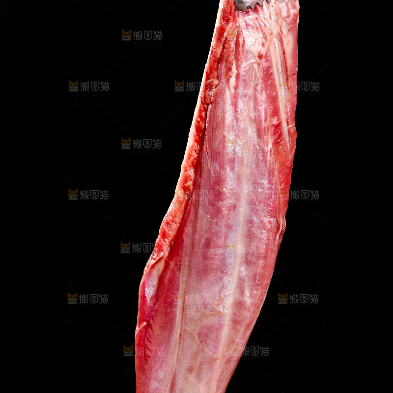 夹子上夹着牛腱肉