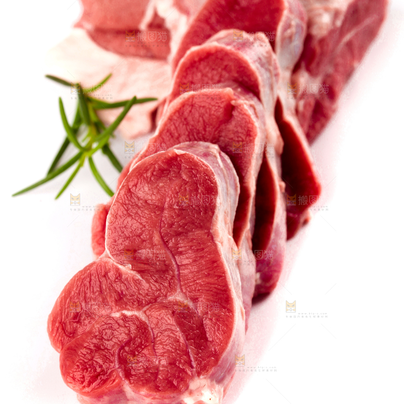 白底上放着切块的牛腱子肉