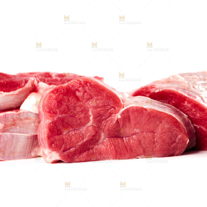 白底上放着切块的牛腱子肉