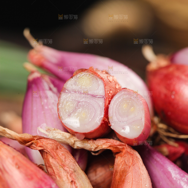一堆红葱头