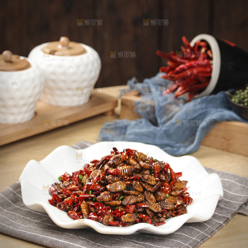 一盘干煸蚕蛹
