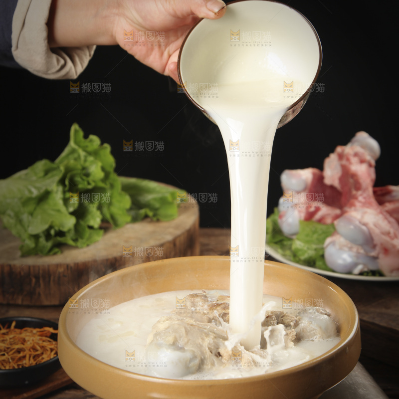 一锅白汤大骨头