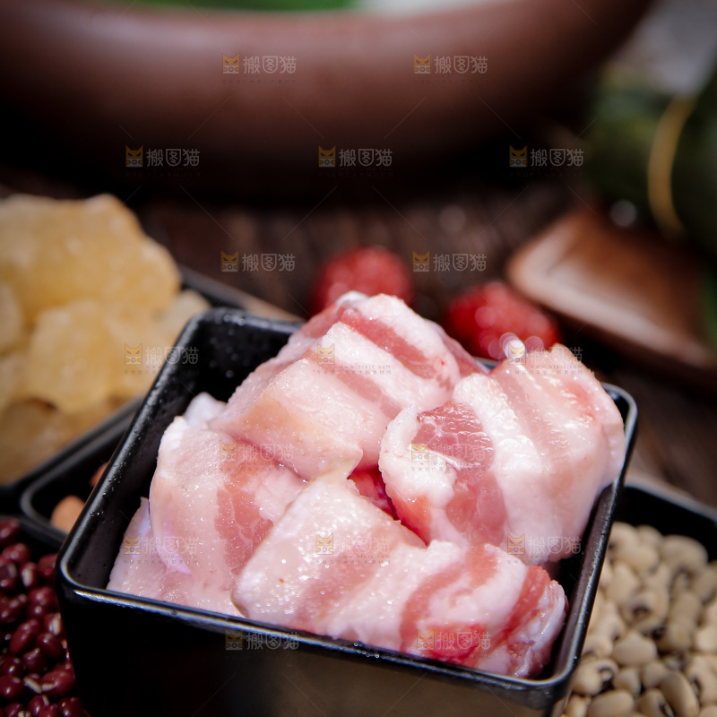 一盒五花肉
