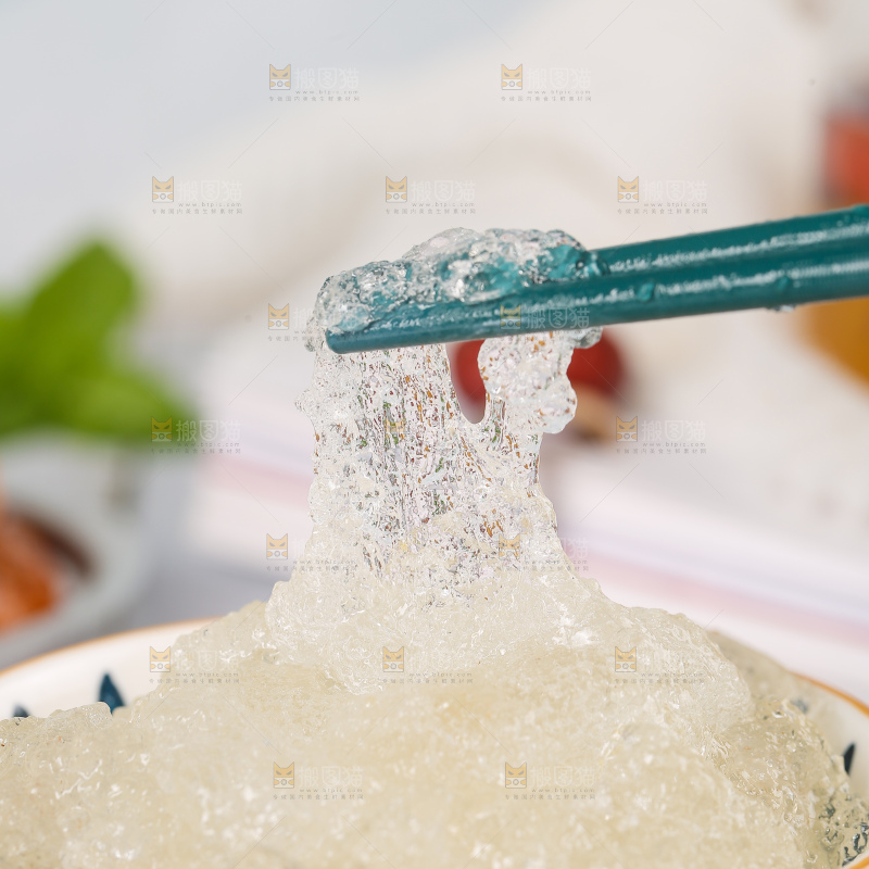 筷子上夹着拉丝雪燕
