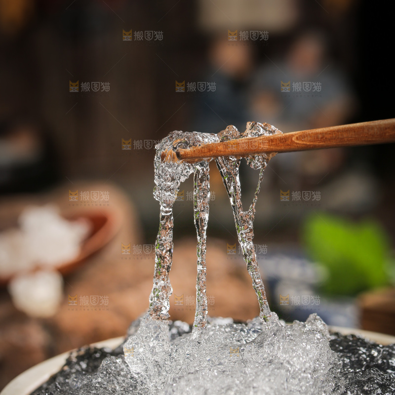 筷子上夹着拉丝雪燕