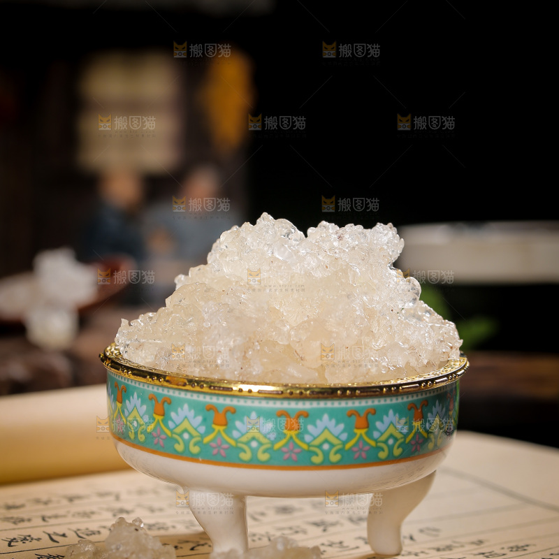 书上放着一碗云南雪燕