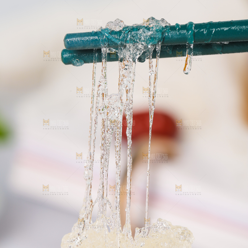 筷子上夹着拉丝雪燕