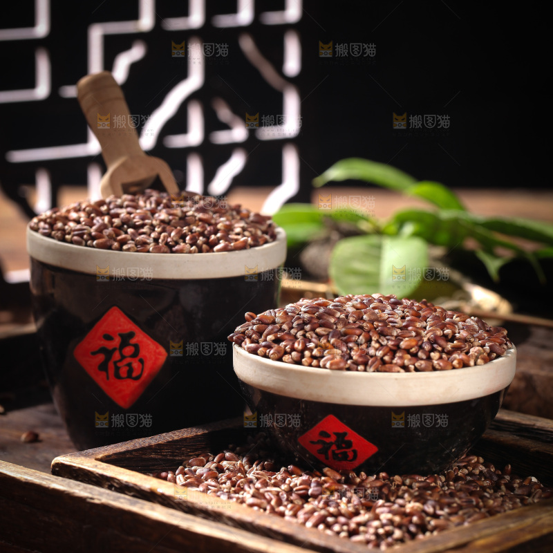 碗里装着黑小麦