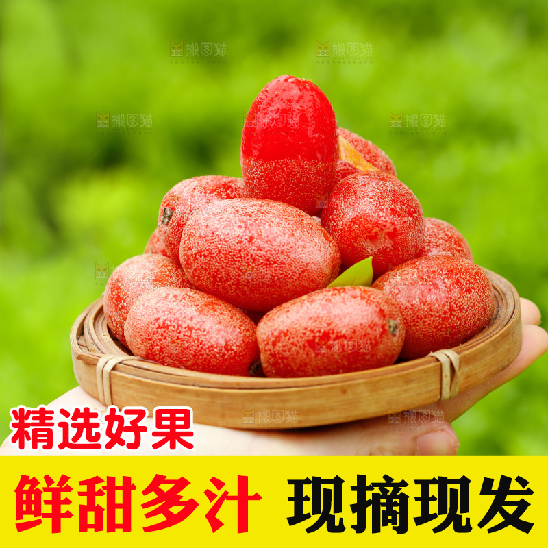手里端着一盘新鲜羊奶果