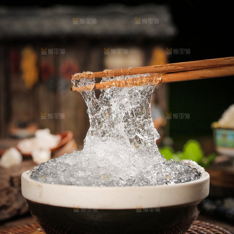 筷子上夹着拉丝雪燕