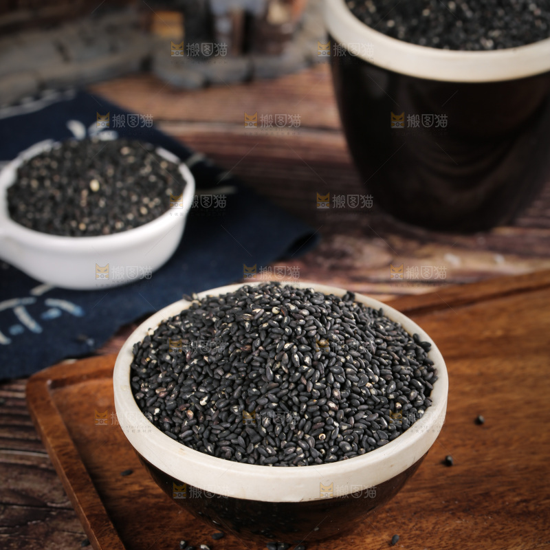 碗里装着黑芝麻