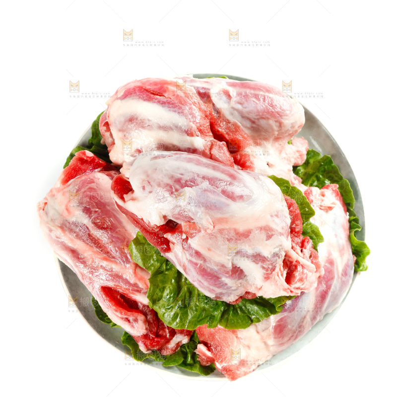 白底上放着一盘牛腱子肉
