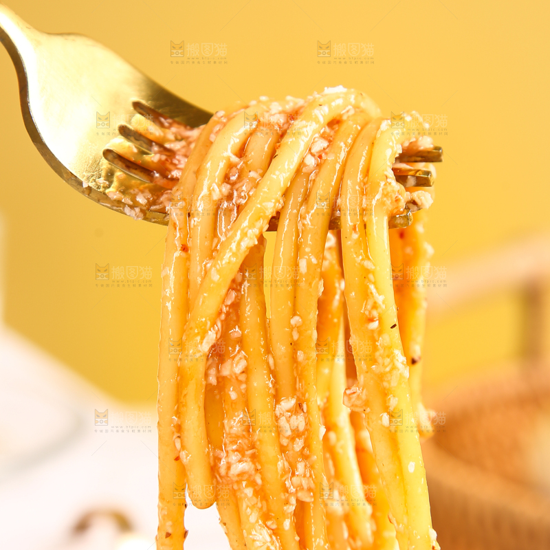叉子上的意面