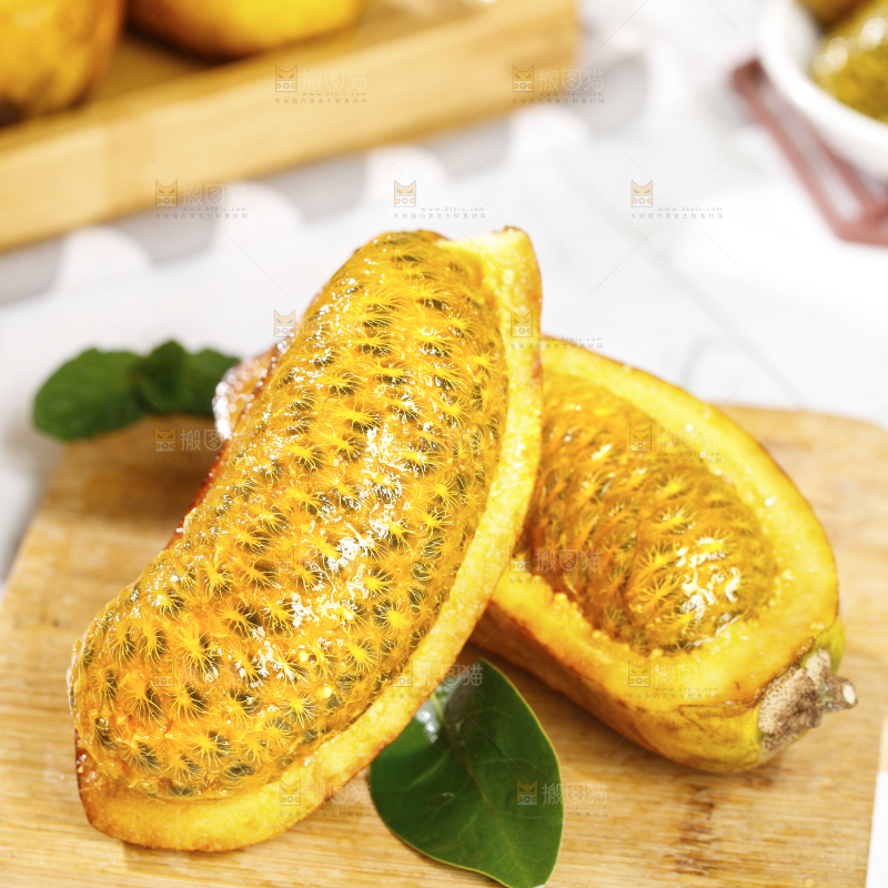 木板上放着新鲜九月黄