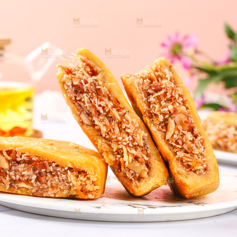 石板上放着切块的化州拖罗饼