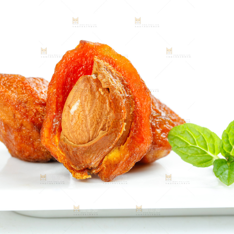 白底上的新疆吊干杏