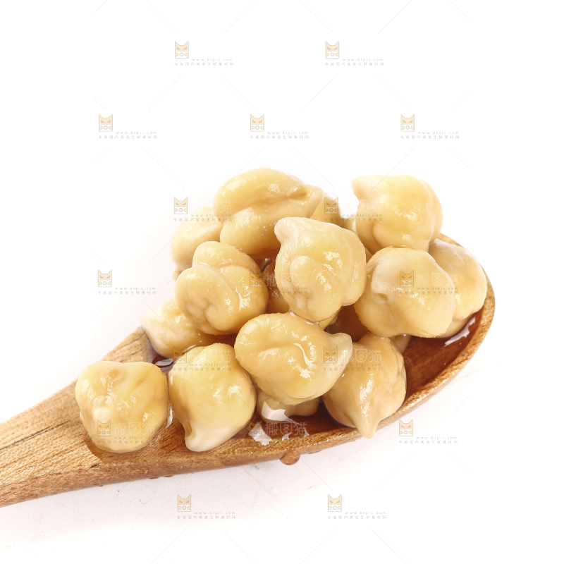 白底上放着鹰嘴豆