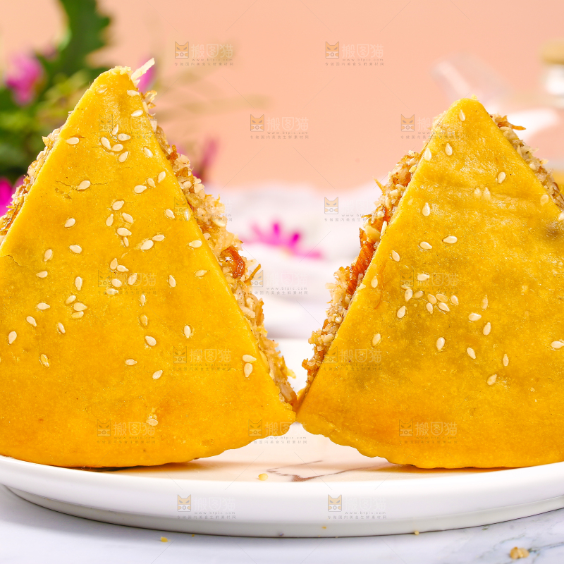 盘子里装着化州拖罗饼