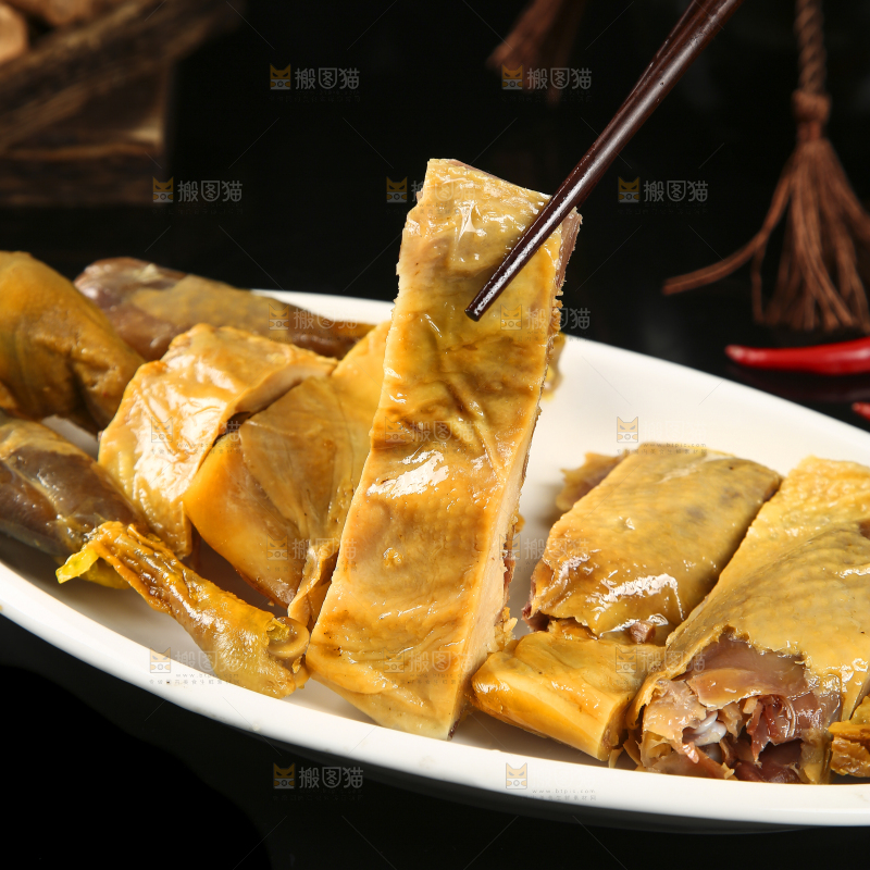 筷子上夹着风干鸡