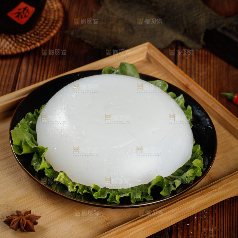 盘子里的凉粉