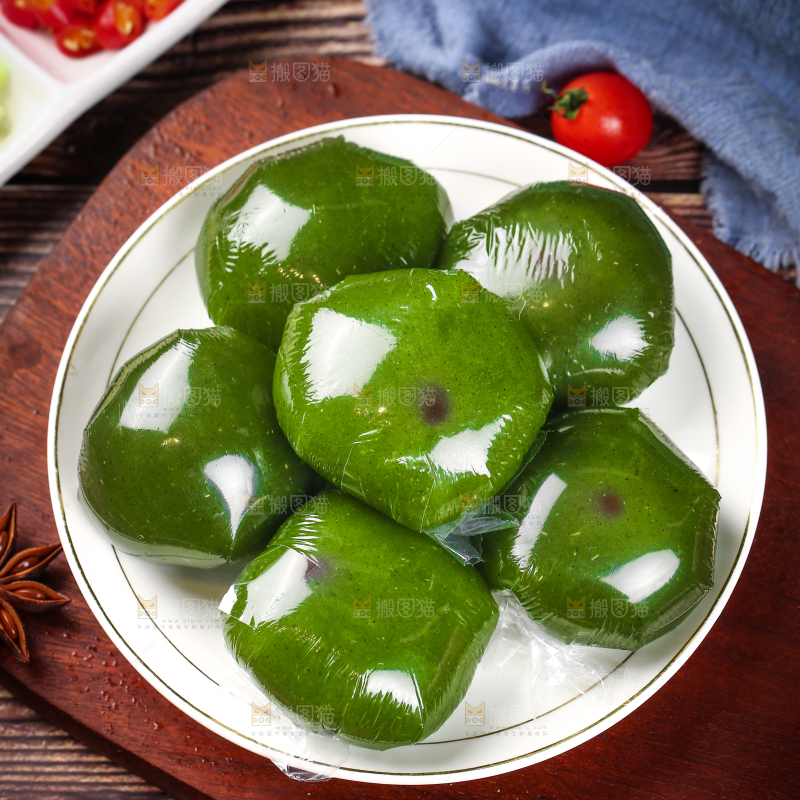 盘子里的豆沙青团