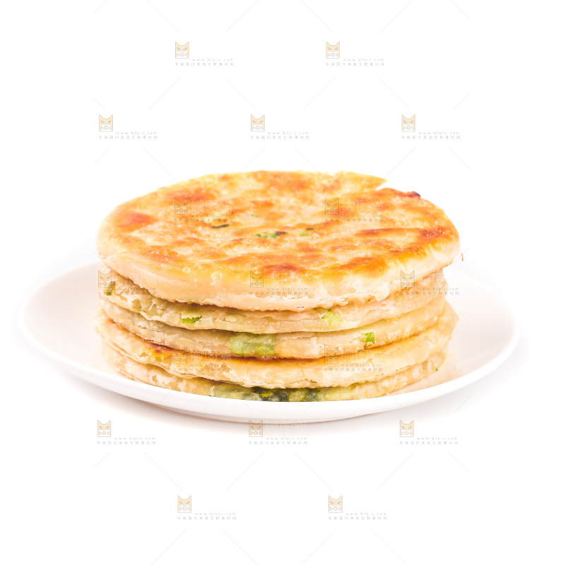白底上放着一盘葱油饼
