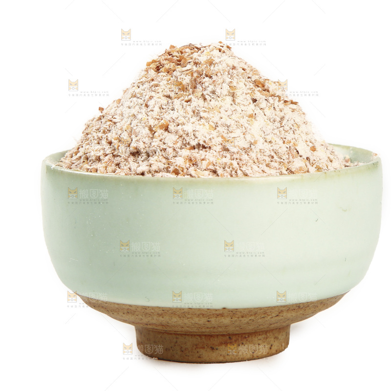 白底上放着一碗黑全麦粉