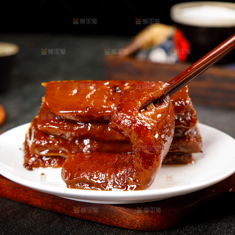 筷子上夹着广式年糕
