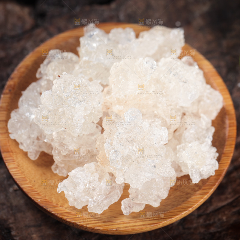 木底上放着一盘云南雪燕