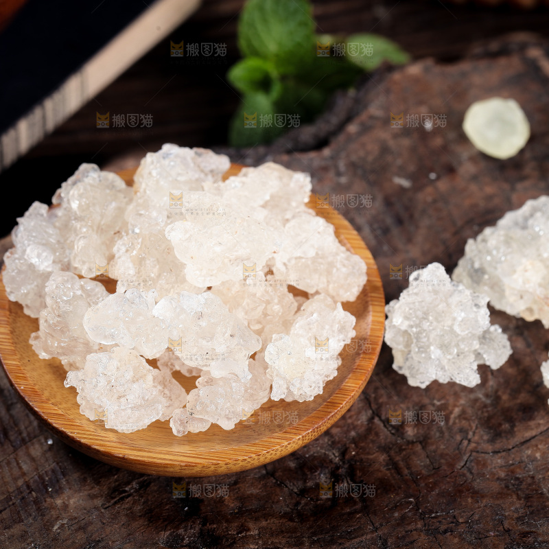 木底上放着一盘云南雪燕