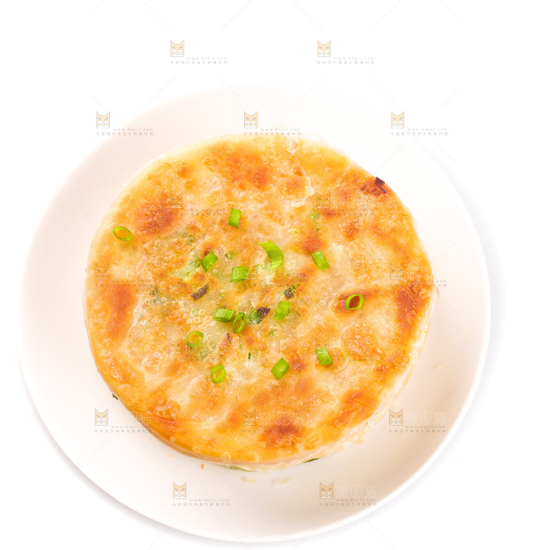 白底上放着一盘葱油饼