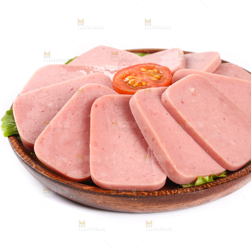 白底上放着一盘午餐肉切片