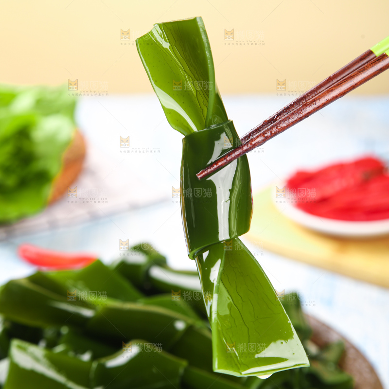筷子夹着海带结