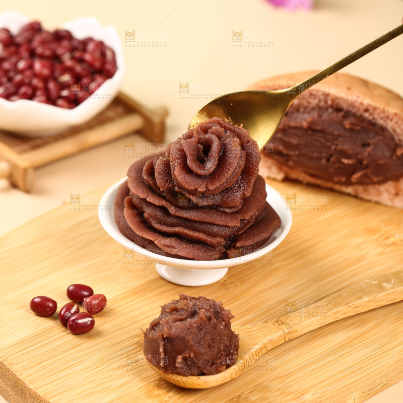 碟子里装着豆沙
