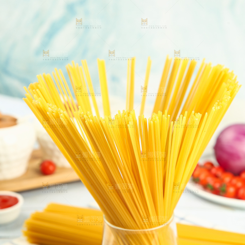 杯子里装着玉米面