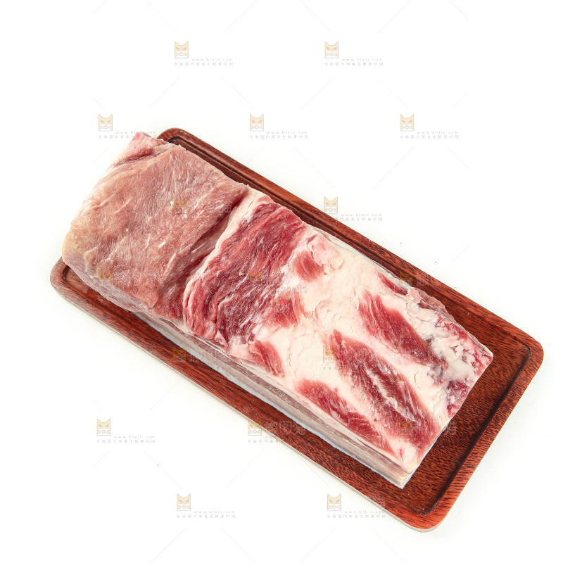 木板上的五花肉