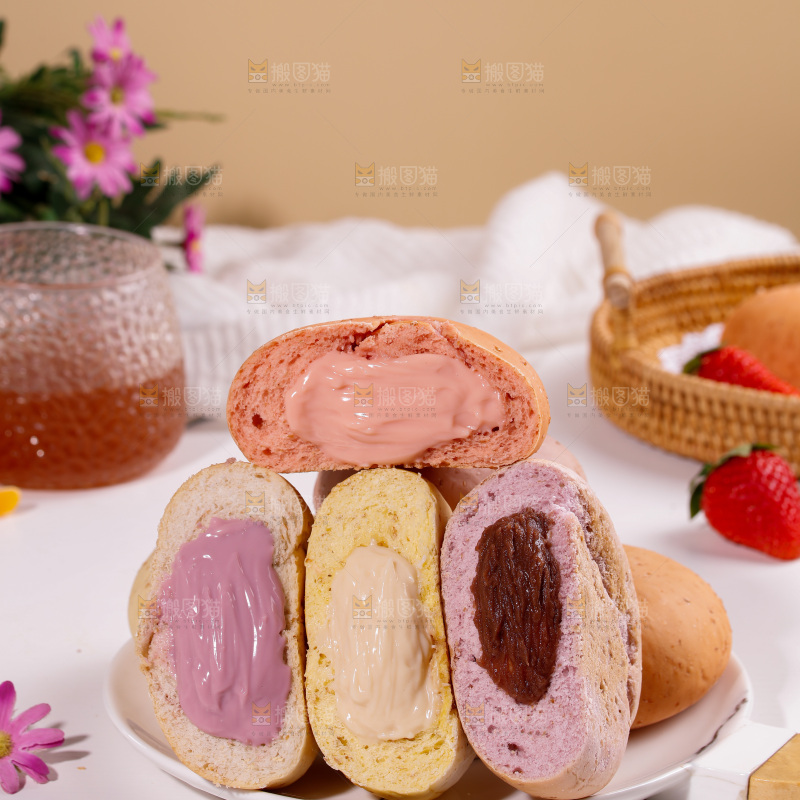 盘子里的夹心欧包
