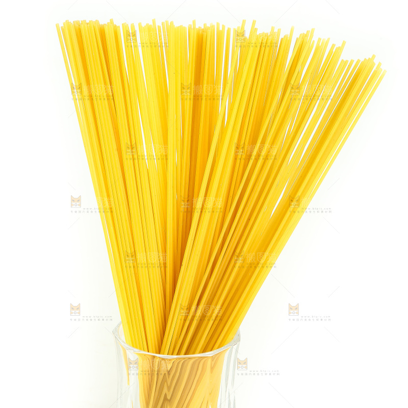 杯子里装着玉米面