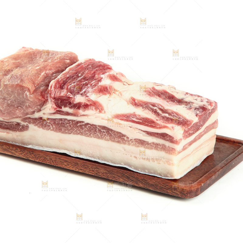 木板上的五花肉