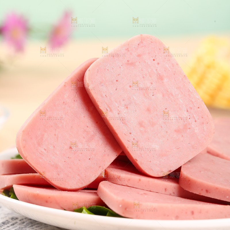 一盘午餐肉切片