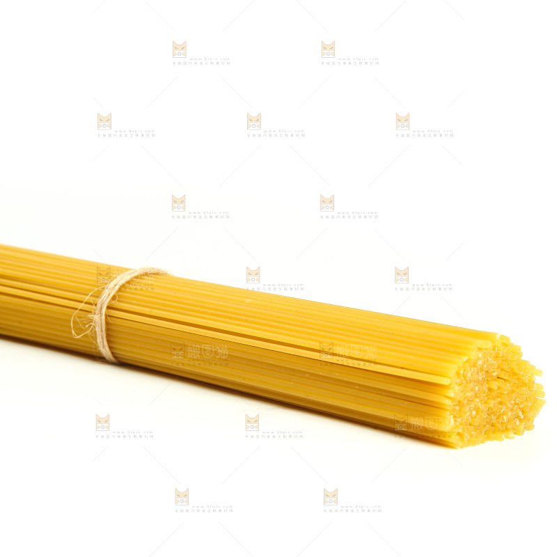 白底上的玉米干面条