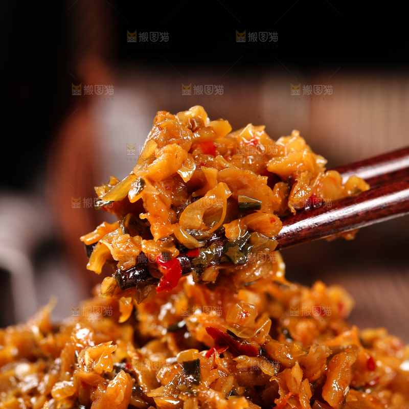 筷子上夹着湘西外婆菜