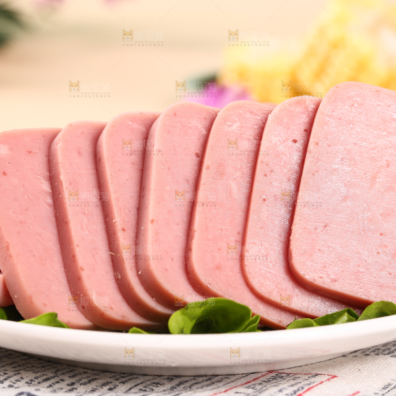 一盘午餐肉切片
