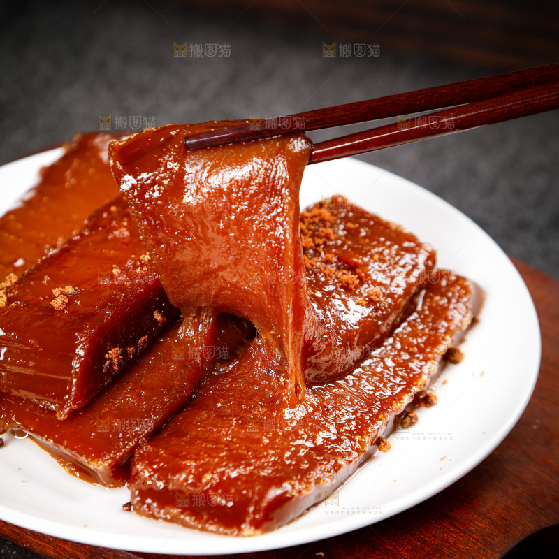 筷子上夹着广式年糕