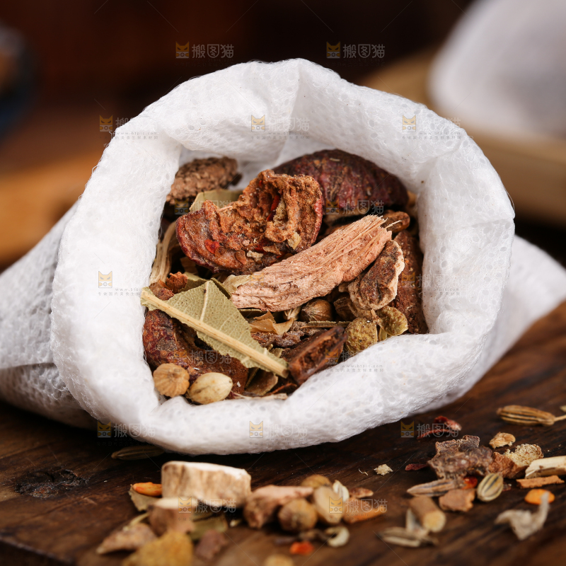 袋子里装着卤料