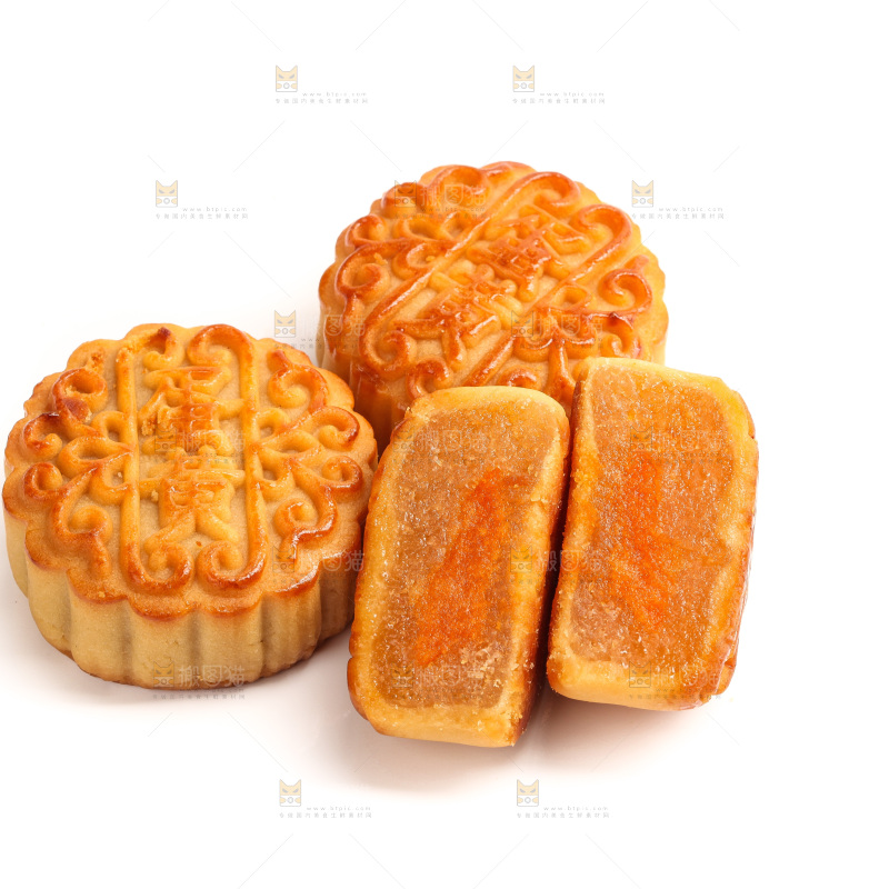 白底上切开的蛋黄月饼