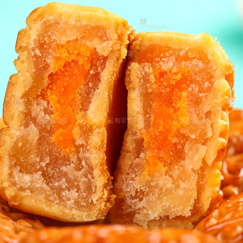 堆放着蛋黄月饼