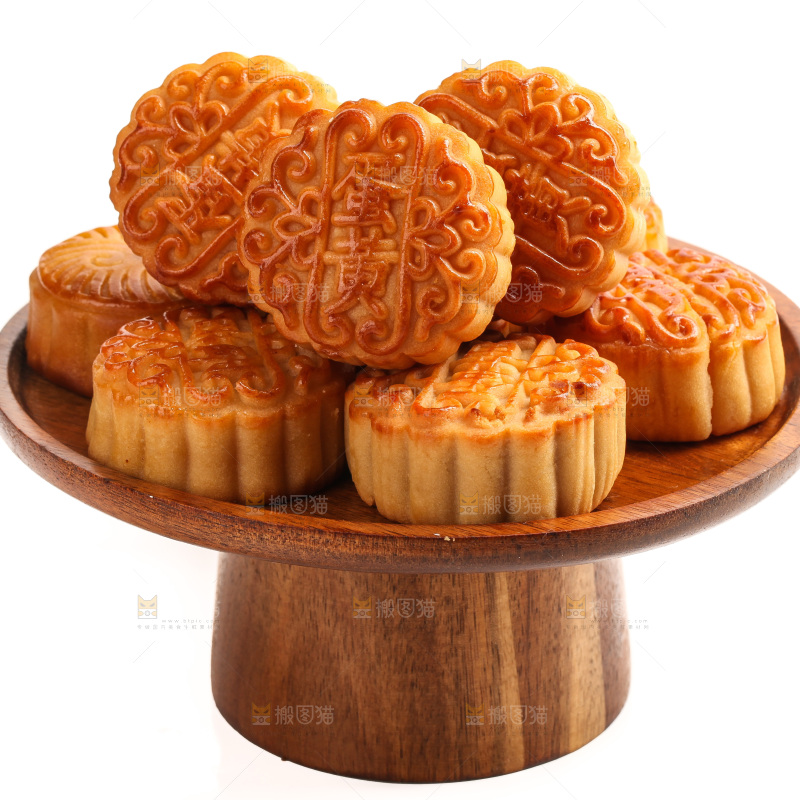 白底上的一盘蛋黄月饼