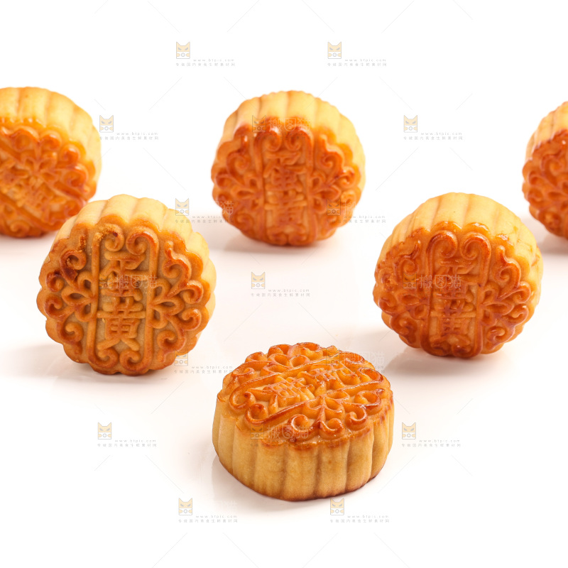 白底上的广式蛋黄月饼