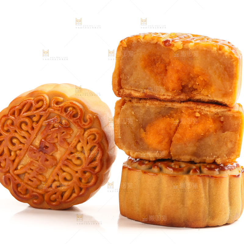 白底上的广式蛋黄月饼